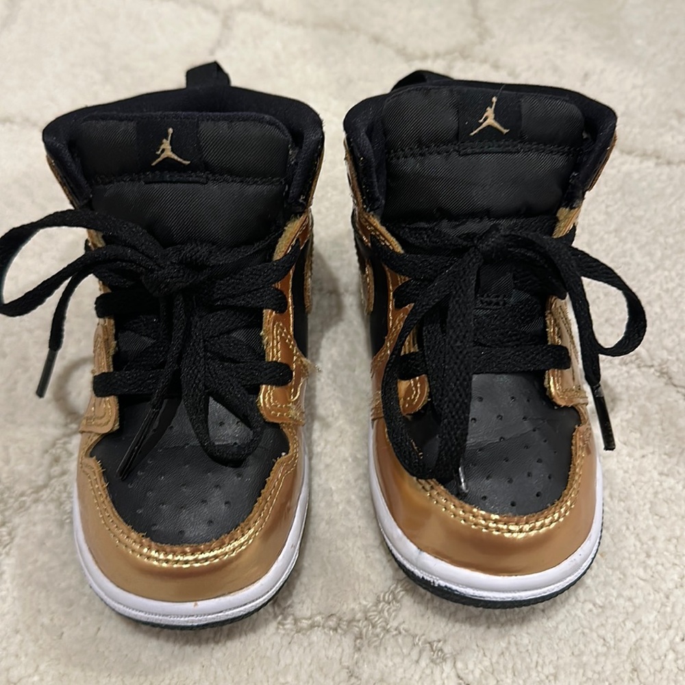 Nike Jordan 1 Mid SE size 8C toddler size worn 2 times